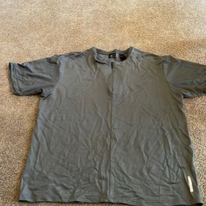 C20 light weight shirt size m